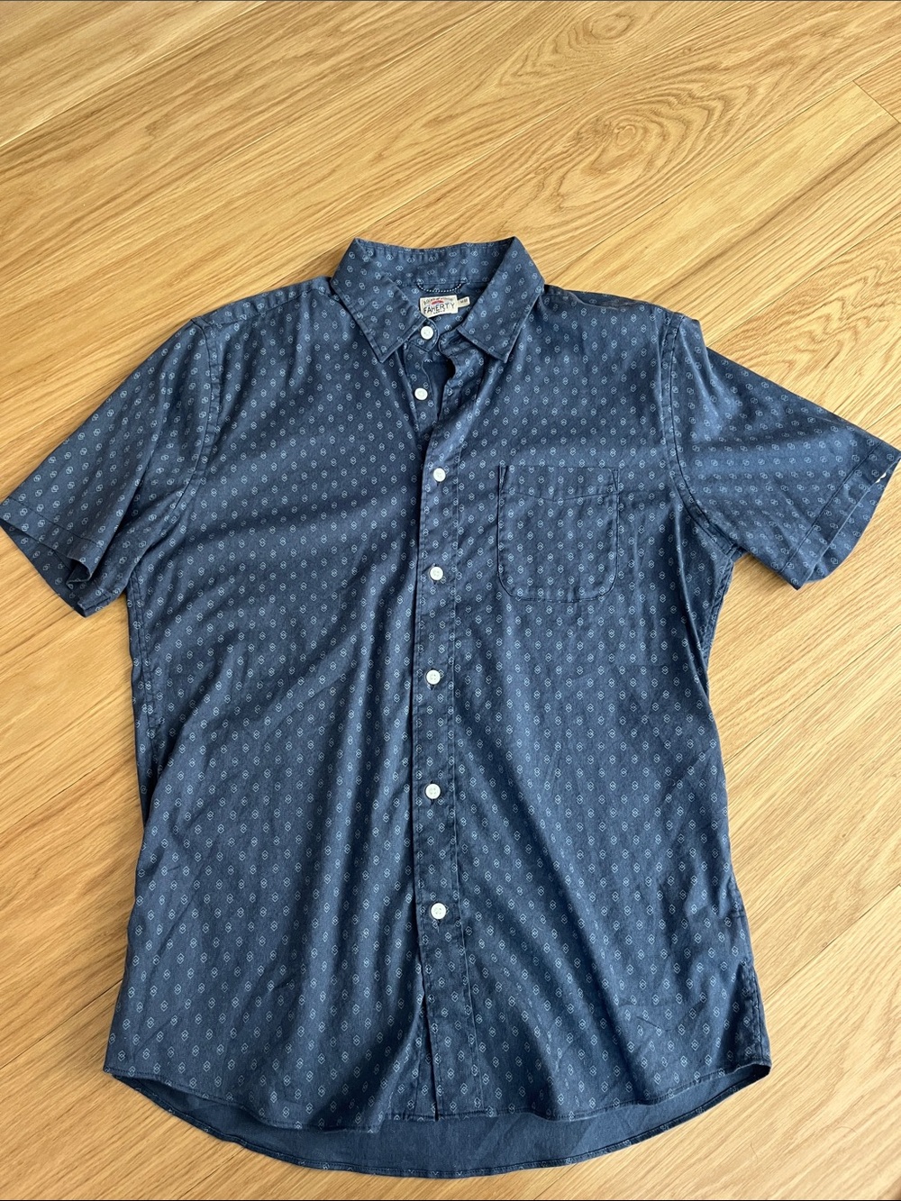 Faherty Men's Short-Sleeve Movement Shirt-Navy Sky Diamond size M